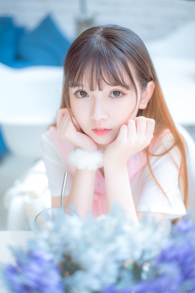 “莫要乱说，我之前开玩笑的。”魏延连忙道，虽然他很想打，但要事因为这个就让庞统去死，那他还是宁愿和平接受蜀中。
